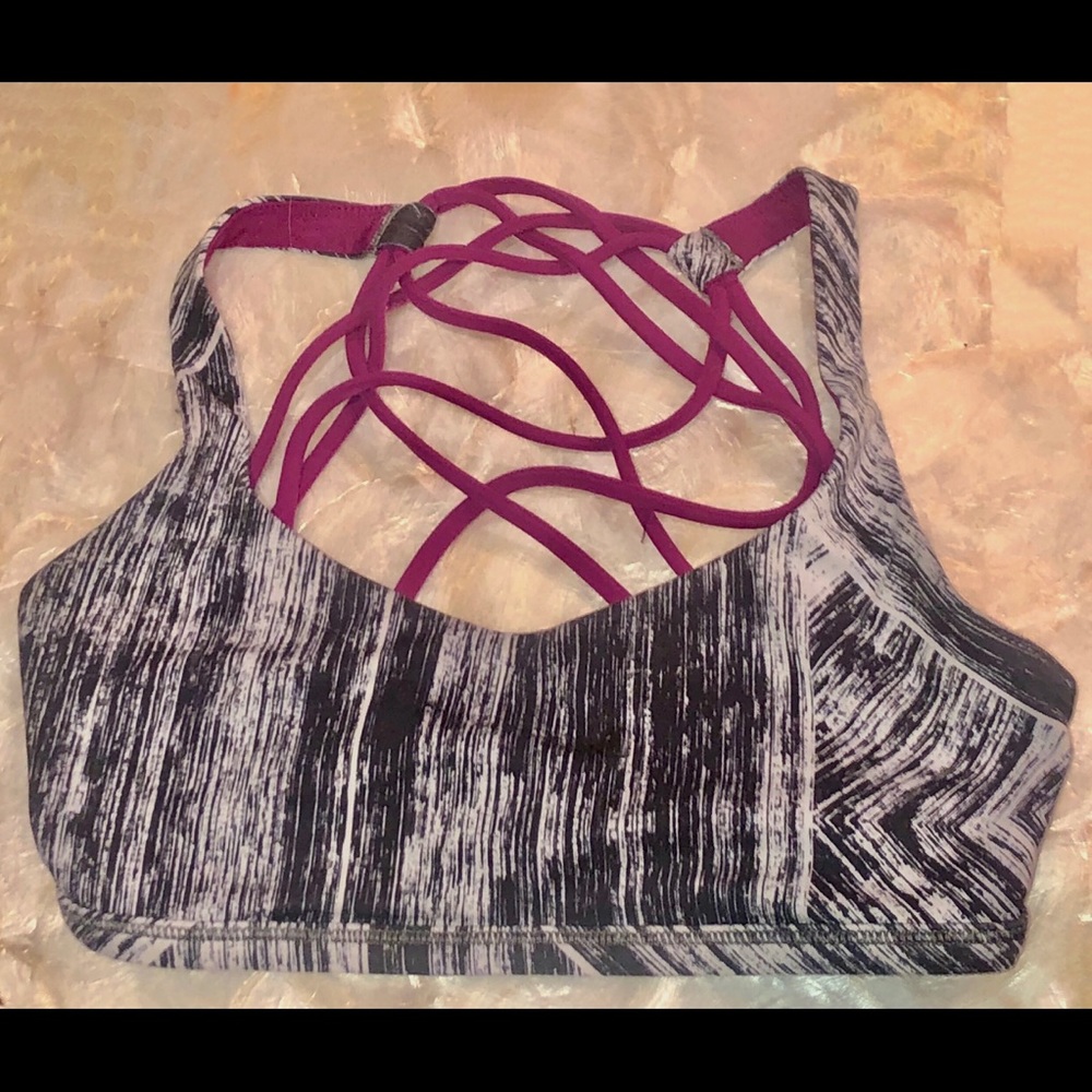 Lululemon Free to be (wild) strapping sports bra
